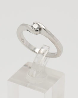 Solitaire or blanc mi-clos