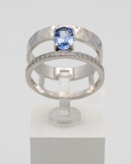 Bague or blanc saphir