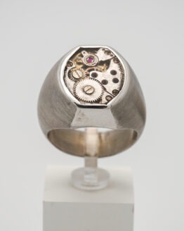 Chevalière argent mouvement montre